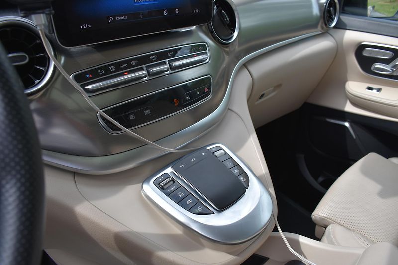Mercedes-Benz Třídy V (2023) 300d AMG 4Matic REZERVACE - fotka 17 z 24