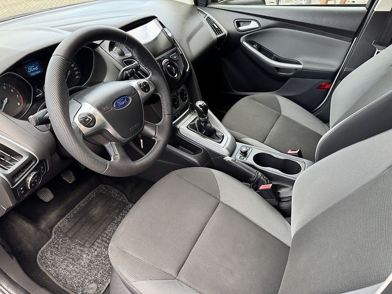 Ford Focus (2011) 1.6i Ti-VCT Klima Winter Paket - fotka 25 z 46