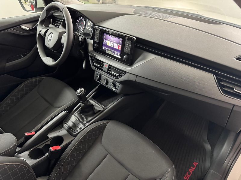 Škoda Scala (2022) 1.0 TSI 70kw Ambition - CZ - fotka 17 z 19