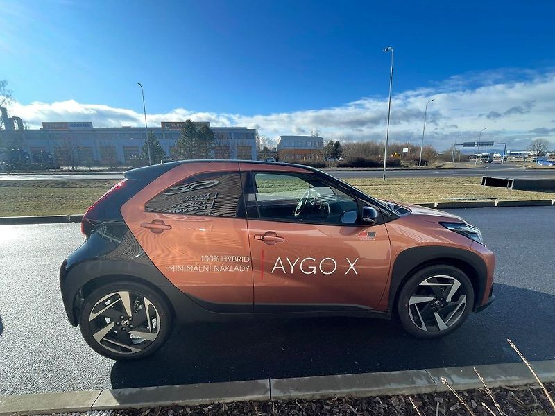 Toyota Aygo 1.5L HEV CVT - fotka 7 z 28