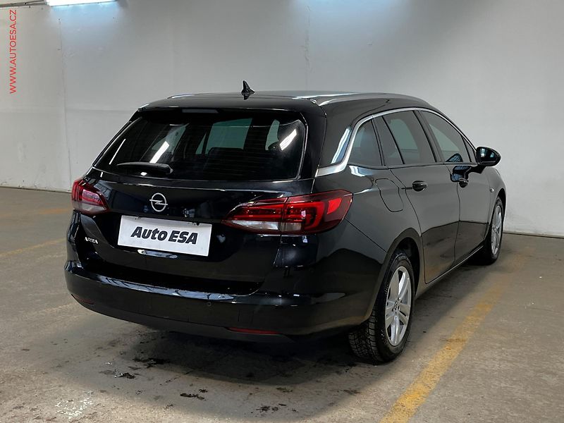 Opel Astra (2020) 1.5 CDTi, Elegance, LED, navi - fotka 4 z 17
