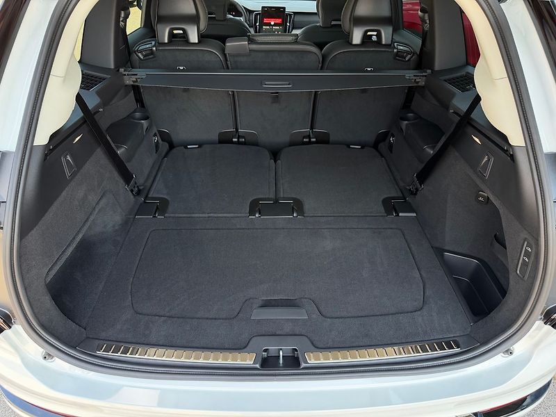 Volvo XC90 (2026) PLUS B5, Head up, Panorama, VZ - fotka 15 z 25