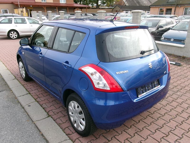 Suzuki Swift (2011) 1,3i KLIMA 4x4 VÝHŘEV USB - fotka 7 z 25