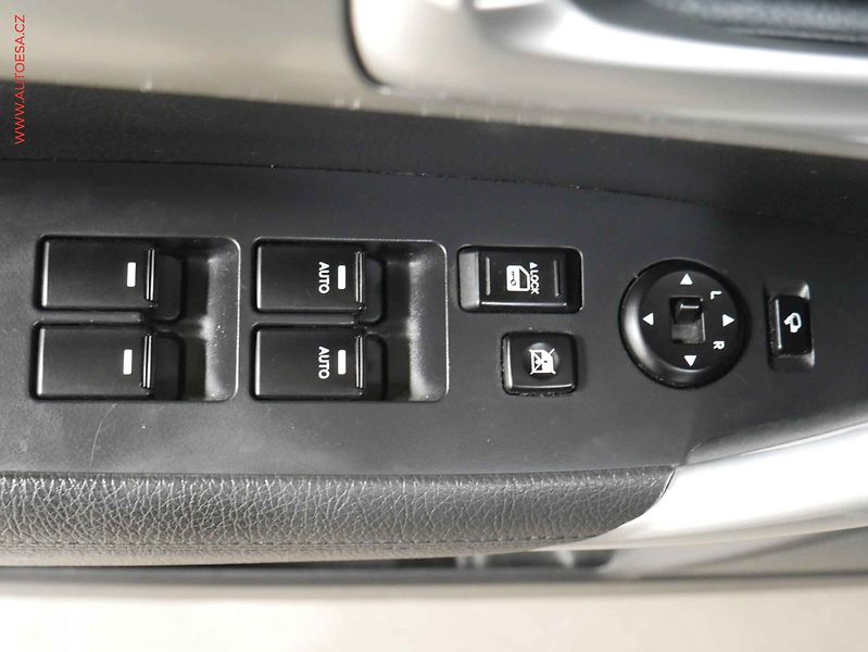 Kia Sorento (2010) 2.2 CRDi 4x4, ČR, Navi, xenon - fotka 23 z 23