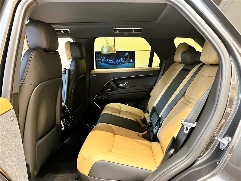 Land Rover Range Rover Sport (2026) 3,0 D300 DYNAMIC HSE STEALTH E - fotka 31 z 39