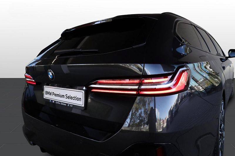 BMW Řada 5 540d xDrive Touring - fotka 21 z 24