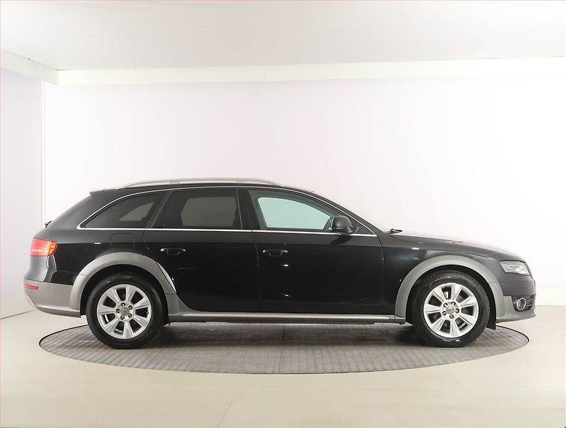 Audi A4 Allroad (2011) 2.0 TDI, 4X4, Xenony - fotka 6 z 17