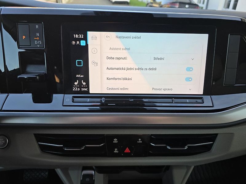 Volkswagen Multivan T7 150kW LIFE LONG DSG WEBASTO - fotka 29 z 49