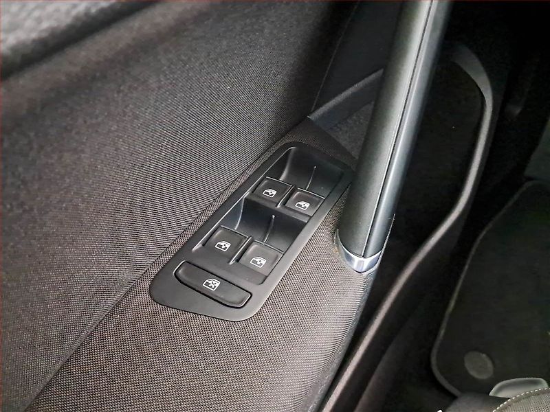 Volkswagen Golf (2017) Comfortline 1.6 TDI, Automat - fotka 28 z 28