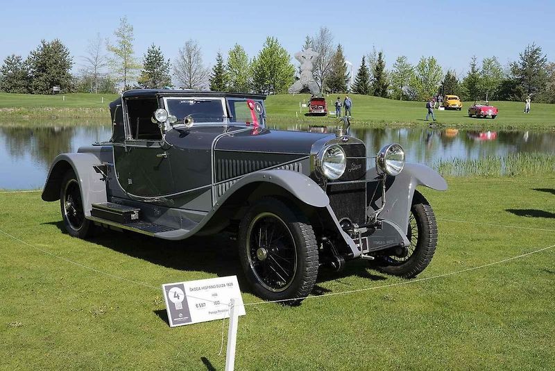 Slavnostní zahájení přehlídky vzácných historických vozidel Automobilové klenoty 2025.