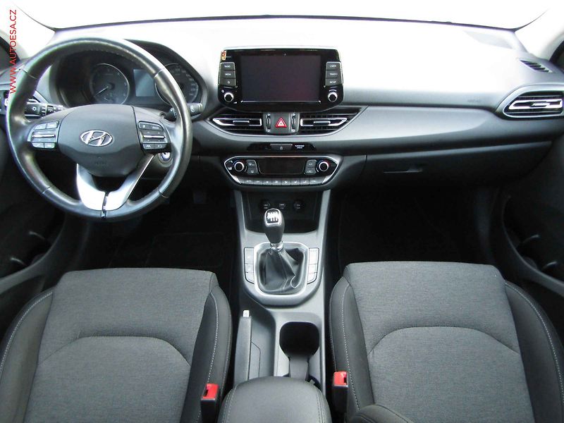 Hyundai i30 (2021) 1.6 CRDi, 1.maj,ČR, LED - fotka 8 z 22