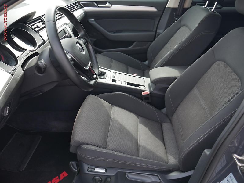 Volkswagen Passat (2015) 2.0TDi, AC, LED, park.asist - fotka 9 z 24