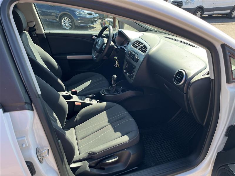 Seat Leon 2,0 TDi STYLE ROZVODY KLIMA - fotka 10 z 37