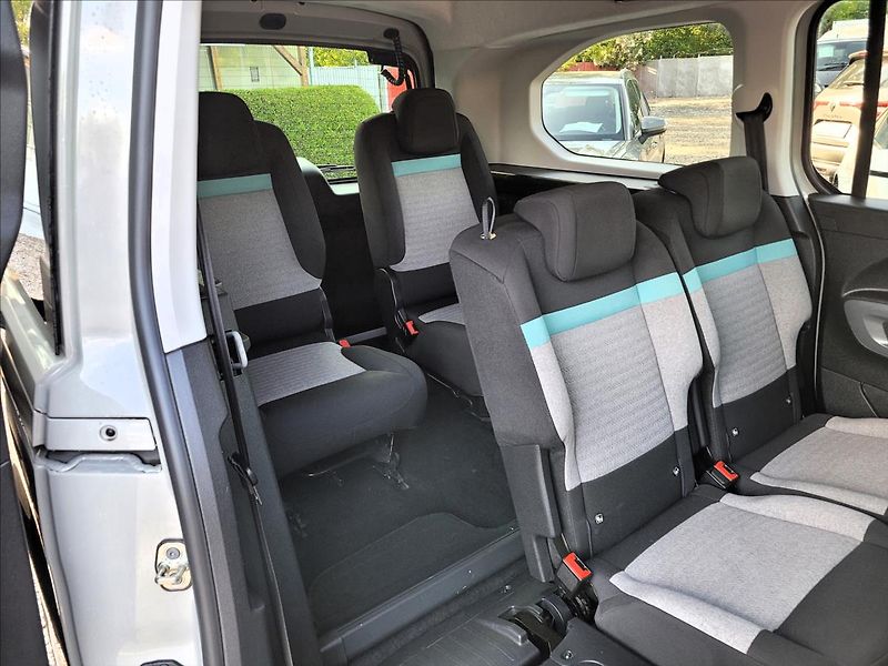 Citroën Berlingo 1,5 HDI,XL,7míst,navi,tažné - fotka 18 z 49