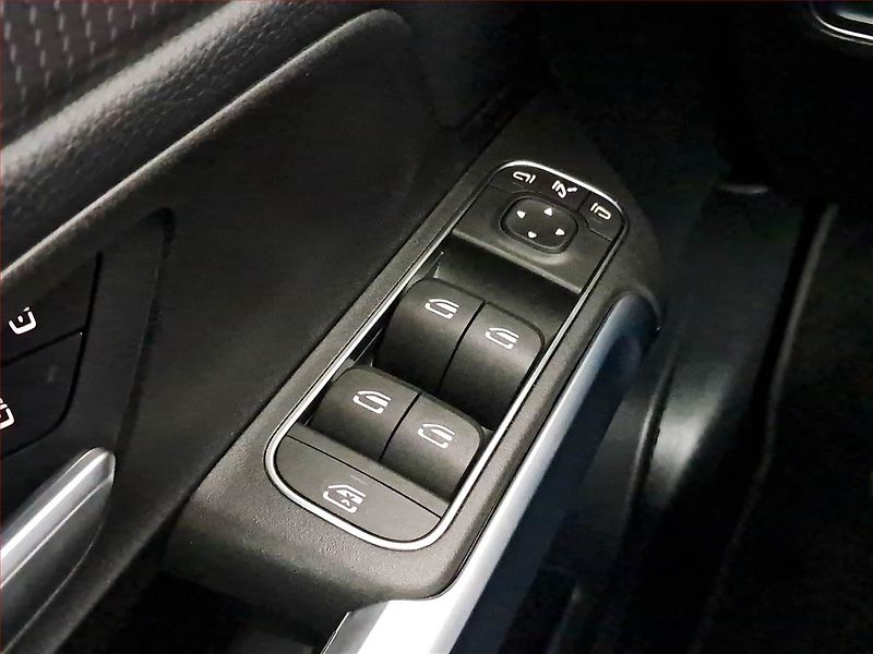 Mercedes-Benz GLB (2023) 200 d 4MATIC - fotka 21 z 23