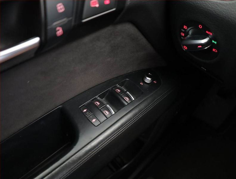 Audi Q7 (2011) S-Line 3.0 TDI, 4X4, Automat - fotka 14 z 17