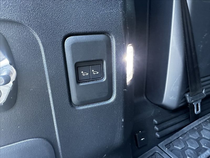 Land Rover Defender 2,0 - fotka 21 z 22