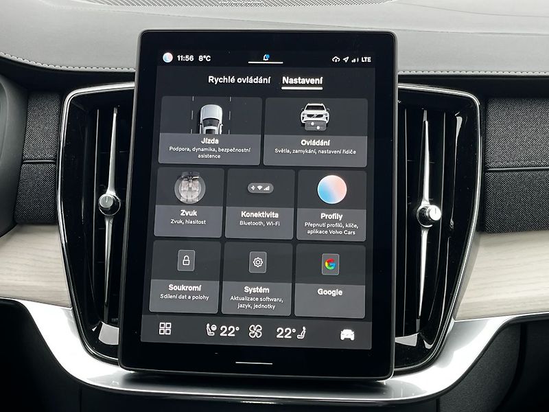 Volvo XC90 Plus Dark T8 AWD 335kW - fotka 13 z 31
