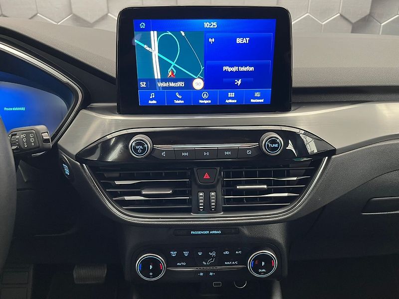 Ford Kuga 2.5 Duratec HEV TITANIUM - fotka 19 z 51