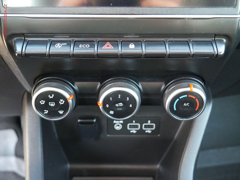 Renault Clio (2022) 1.0 TCe, 2.maj,ČR - fotka 13 z 17