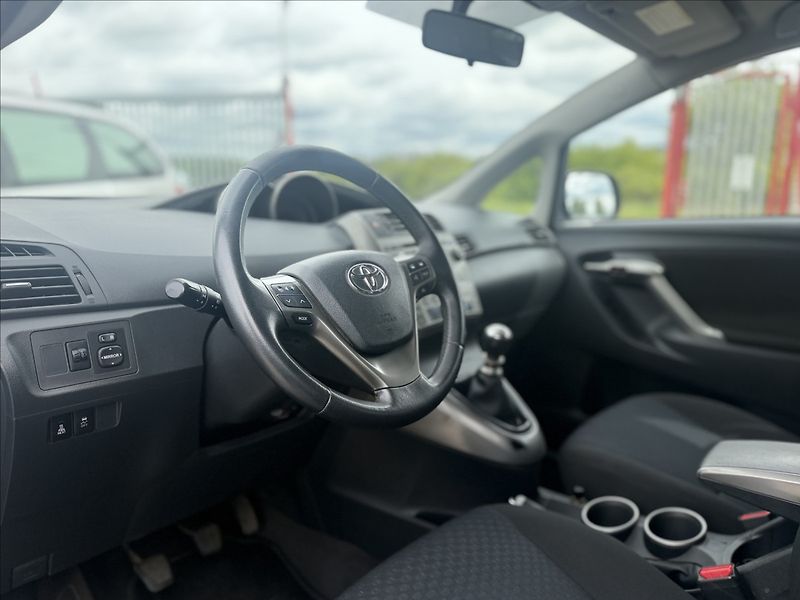 Toyota Verso 2,0 D-4D 93kW DIGIKLIMA 6KVALT - fotka 10 z 26