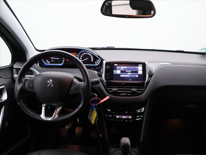 Peugeot 2008 1,2 Puretech 81kW Allure - fotka 18 z 25