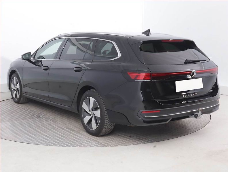 Volkswagen Passat (2024) Business 1.5 eTSI ACT - fotka 4 z 18