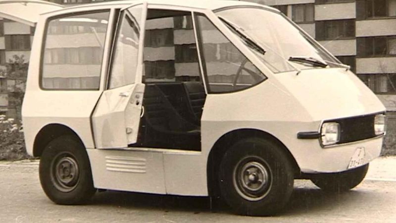 Kupé ÚVMV v plné jízdě na autodromu v Sosnové