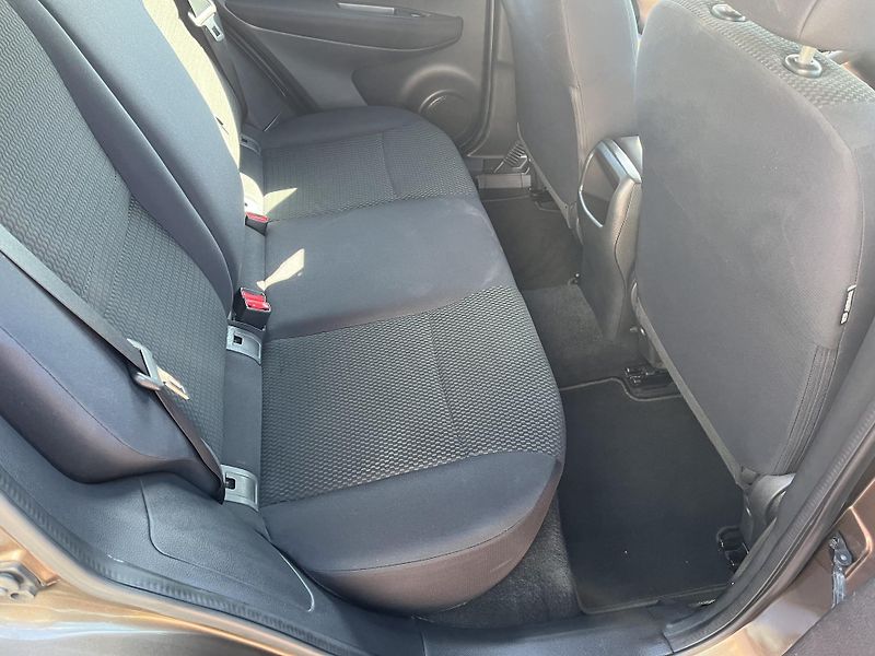 Nissan Qashqai 1.2 85 kW ČR - fotka 14 z 29