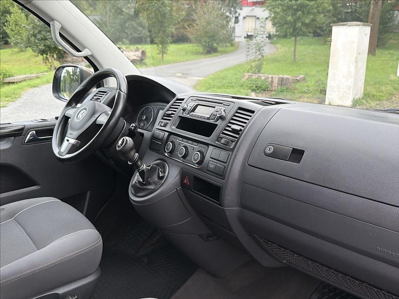 Volkswagen Multivan 2,0 TDi 103 Kw California - fotka 15 z 25