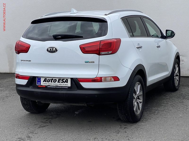 Kia Sportage (2016) 1.6 GDi, Navi, kamera, kůže - fotka 4 z 15