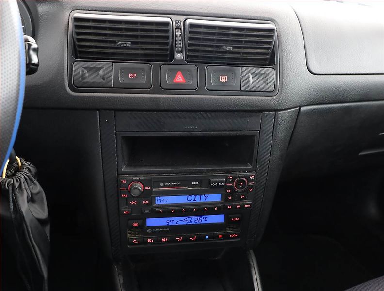 Volkswagen Golf (2002) Comfortline 1.4 16V, po STK - fotka 9 z 16