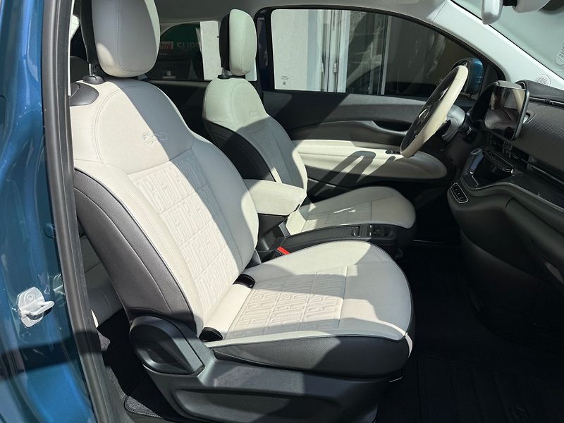 Fiat 500e (2022) La Prima by Bocelli 118 HP - fotka 11 z 27