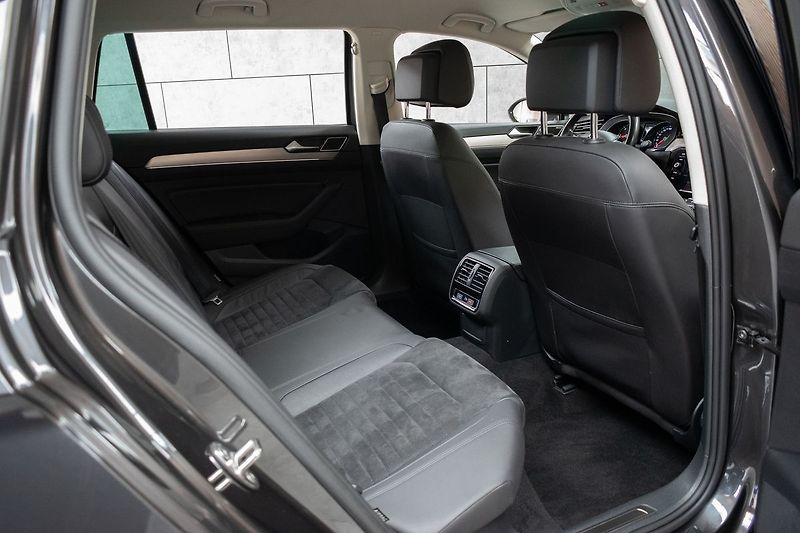 Volkswagen Passat 2.0 TDI 110*DSG* REZERVACE - fotka 13 z 43