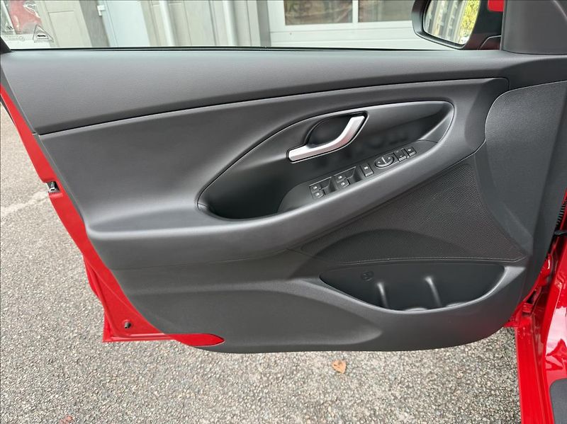 Hyundai i30 1,5 T DCT  WG FL Family Climat - fotka 9 z 26