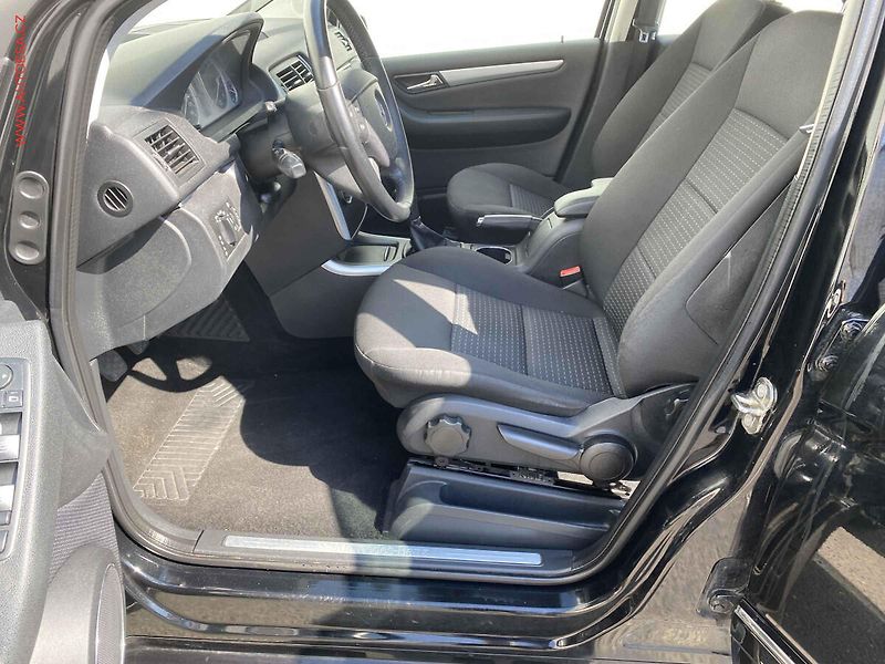 Mercedes-Benz Třídy B (2009) 2.0 CDi B180, Park.čidla - fotka 8 z 17
