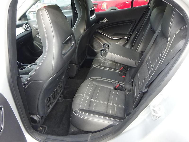 Mercedes-Benz GLA 200d 100kW 4MATIC PANORAMA  - fotka 8 z 40
