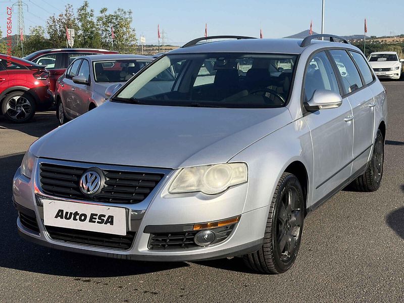 Volkswagen Passat (2008) 1.9TDi, AC, výhřev sed - fotka 3 z 16