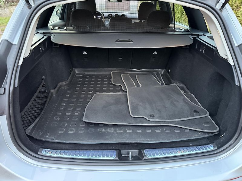 Mercedes-Benz Třídy C 200D 9Gtronic-AVANTGARDE-Tažné - fotka 12 z 37