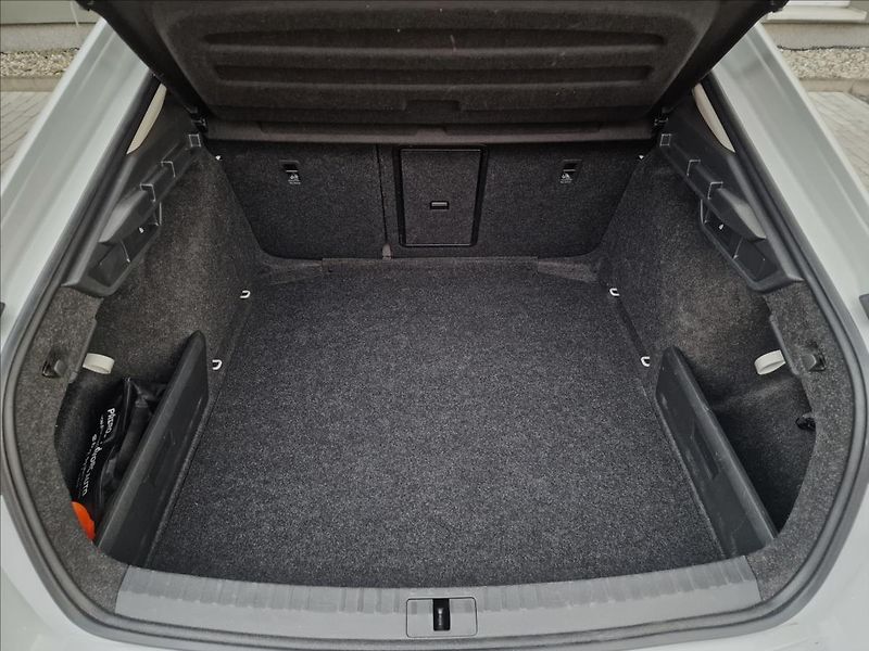 Škoda Octavia 2.0TDI Style, původ ČR,1.Maj. - fotka 16 z 50