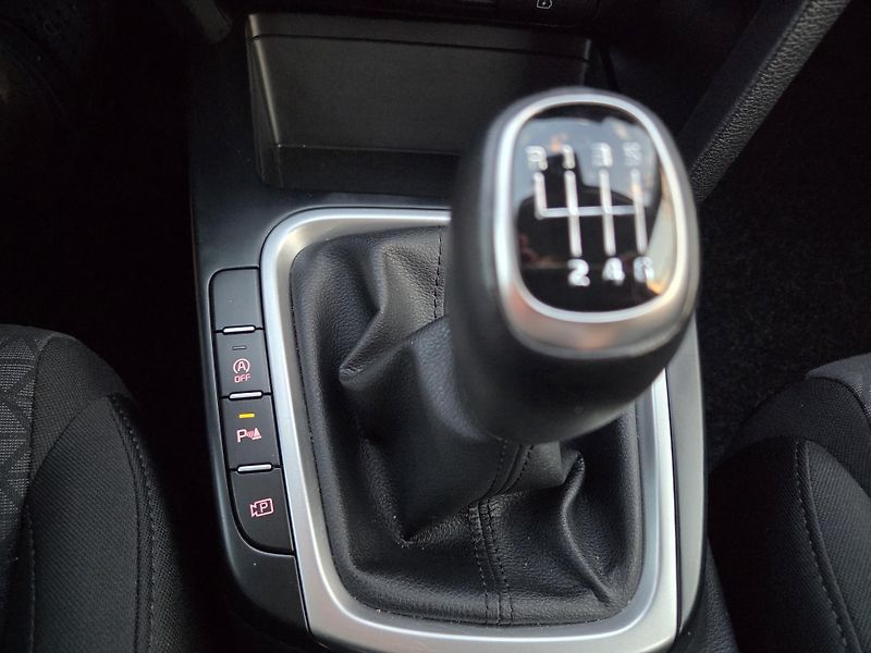 Kia Ceed (2022) 1.0 T-GDI 74 kW Spin,CZ,DPH - fotka 21 z 26
