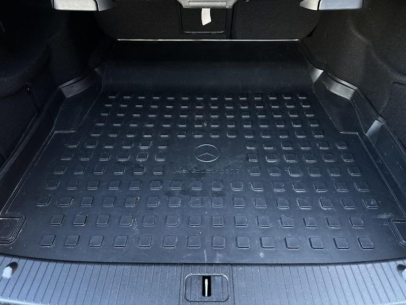 Mercedes-Benz Třídy E 350 4Matic 272PS NAVI KAMERA+P - fotka 36 z 39