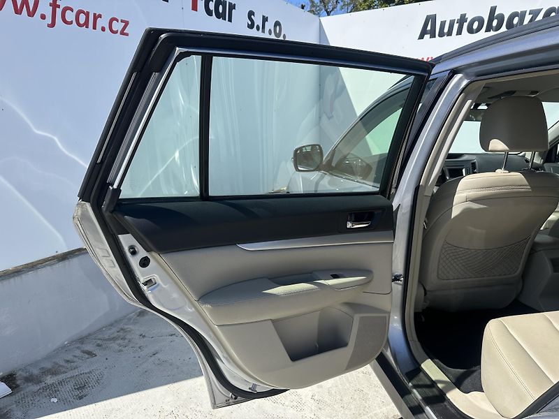 Subaru Outback (2012) 2.0 D 4x4 manual  - fotka 14 z 30