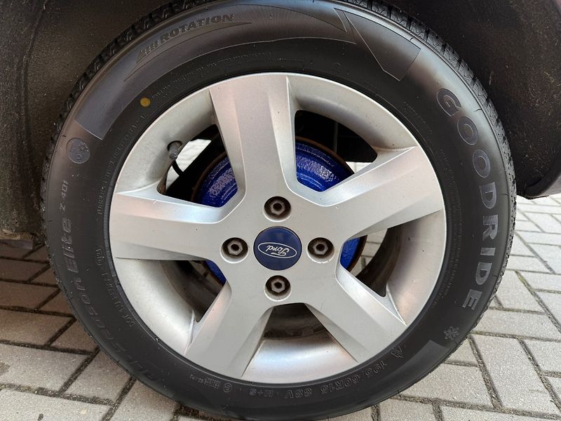 Ford Fusion (2010) 1.4 i - fotka 9 z 12
