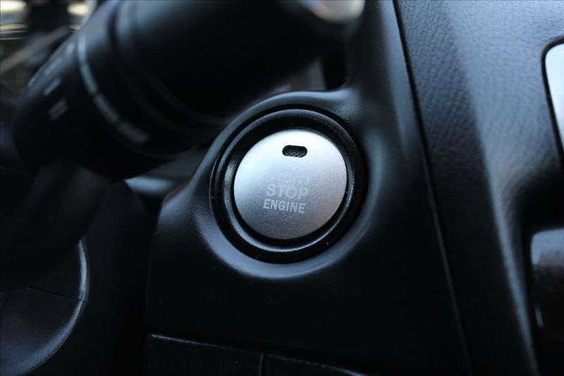 Mazda 3 2,0 i  NOVÉ V ČR - fotka 14 z 29