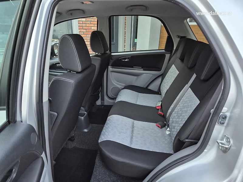 Suzuki SX4 (2013) 1.6VVT 88KW CITY + - fotka 39 z 53