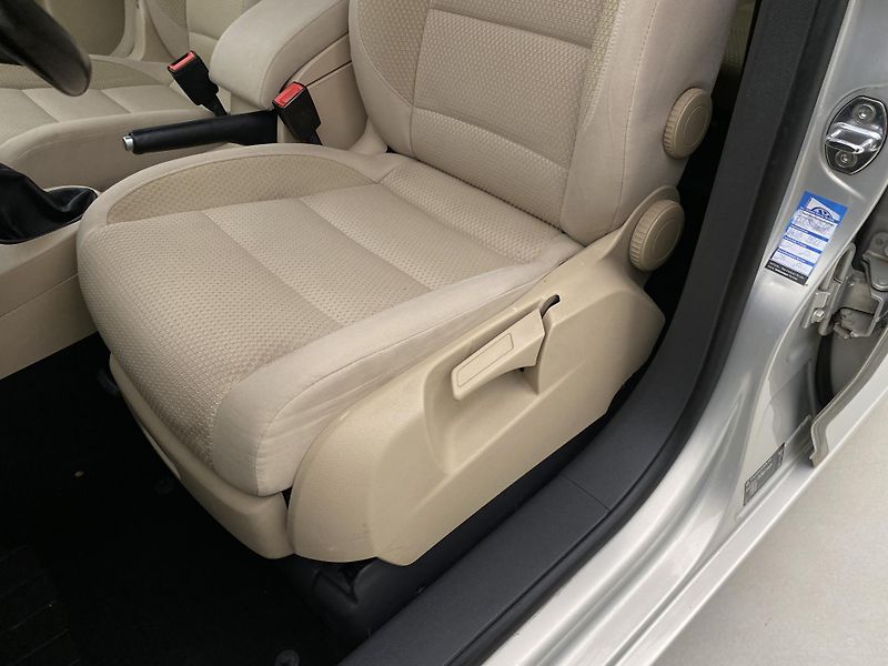 Volkswagen Touran 1.6TDI 77kW  - fotka 22 z 30