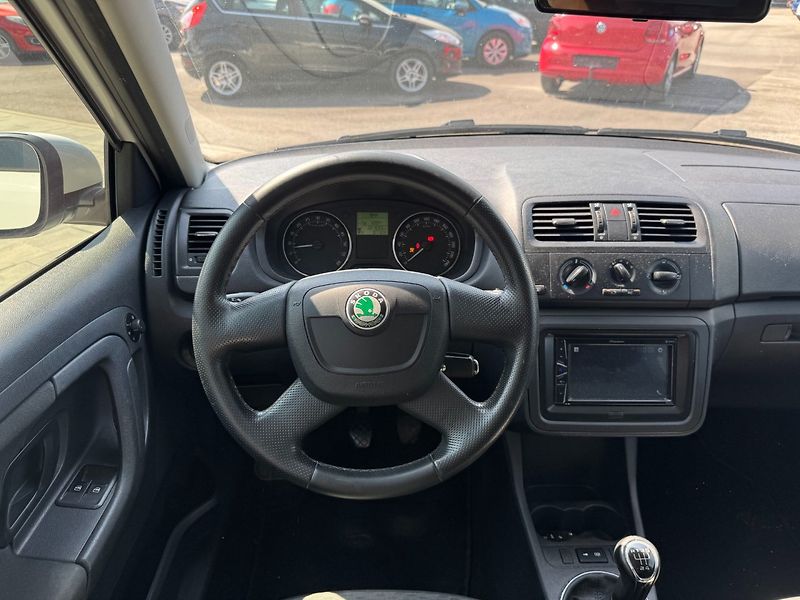 Škoda Fabia (2011) 1,6 TDI 66 Kw Ambition - fotka 14 z 26