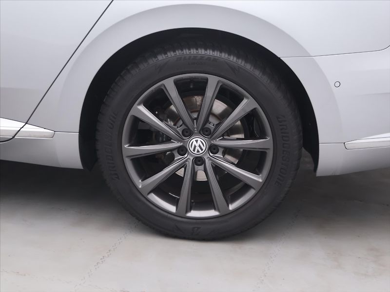 Volkswagen Arteon 2,0 TDi DSG R-line Pano - fotka 21 z 28