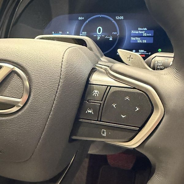 Lexus TX 550h+ (2025) 3.5 V6 Plug-in Hybrid - fotka 30 z 41